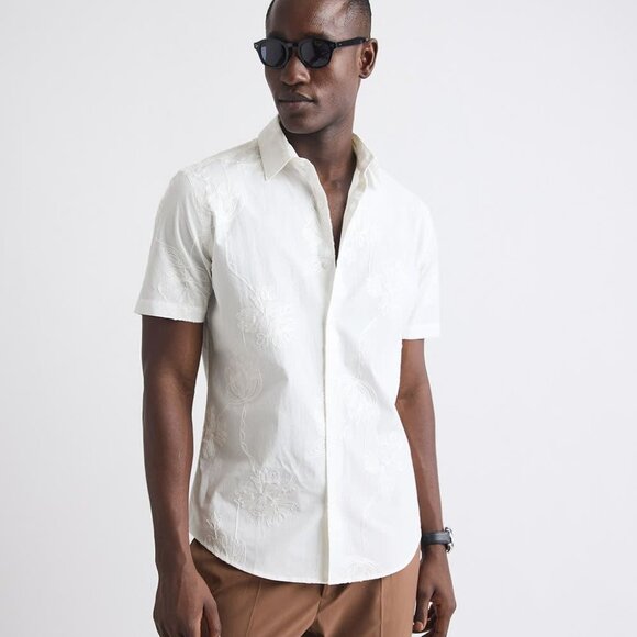 NWT Short-Sleeves Tailored-Fit Dress Shirt with Floral Embroideries - Picture 2 of 3
